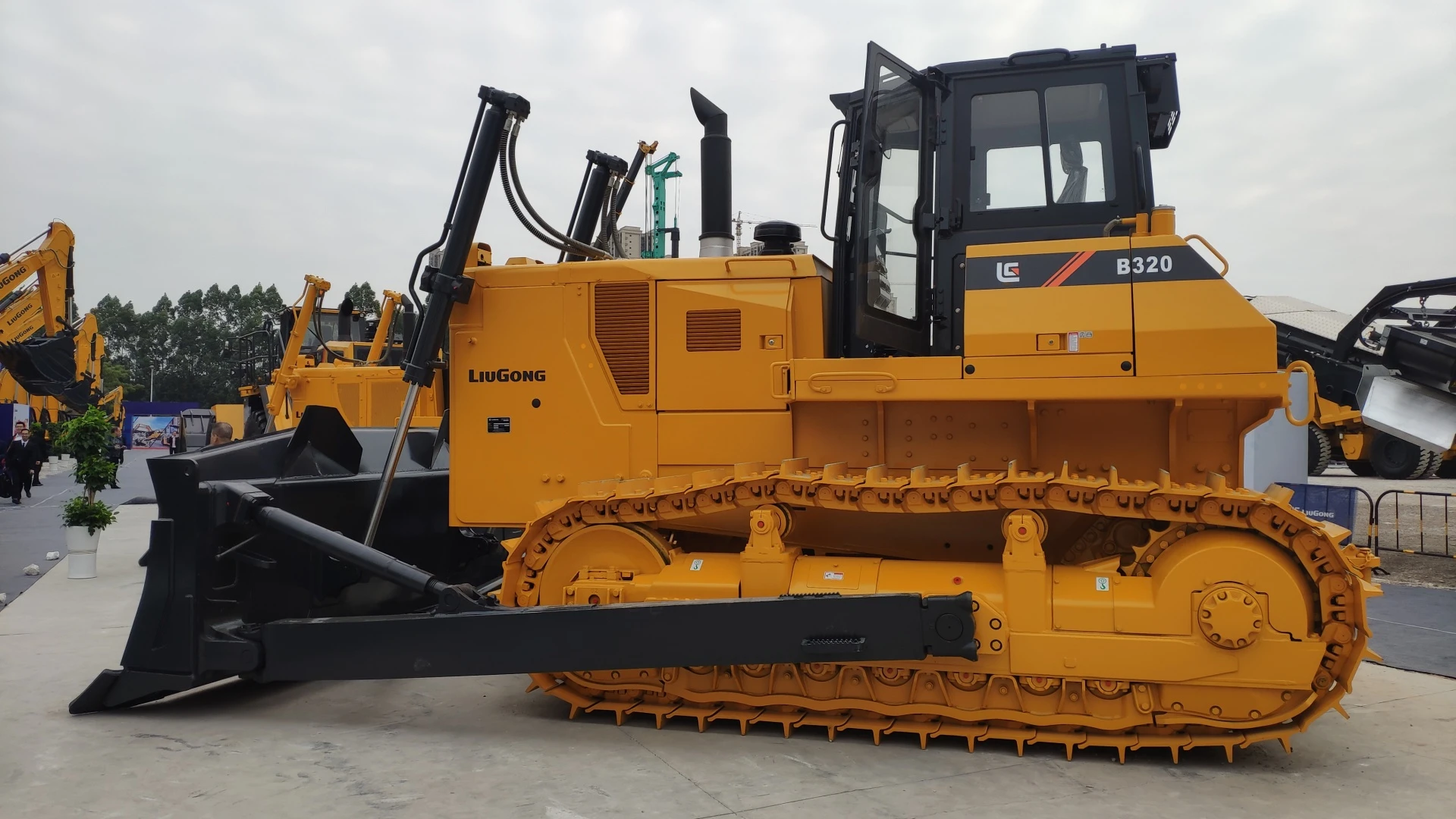 Máy Ủi LiuGong B320C - Sức Mạnh Vượt Trội Cho Công Trình Quy Mô Lớn